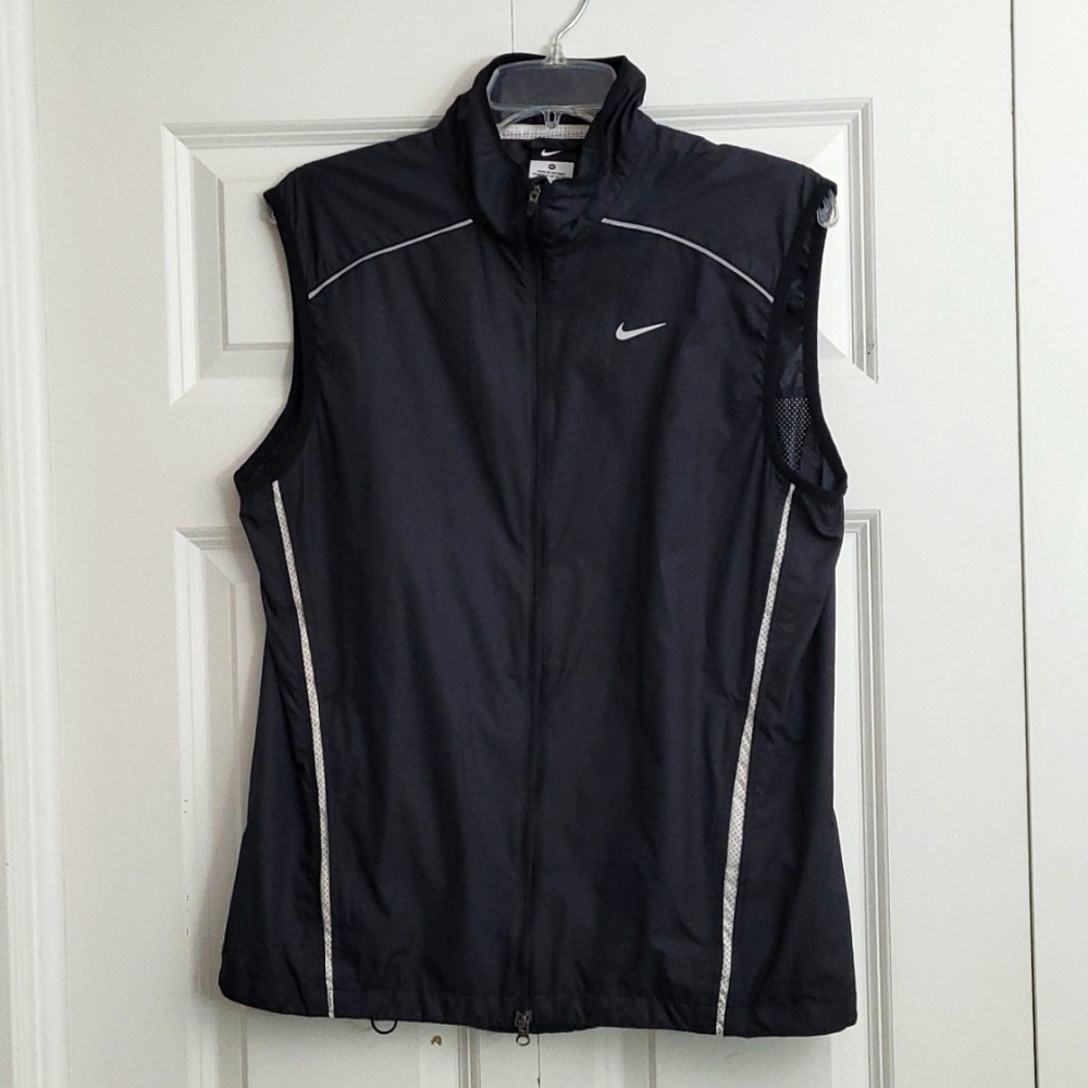 Women's Nike lightweight jacket